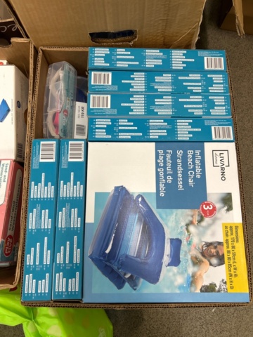 1436333-12 Lot of inflatable pools and swimming toys