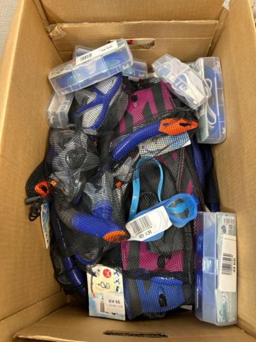 1436333-13 Lot of inflatable pools and swimming toys