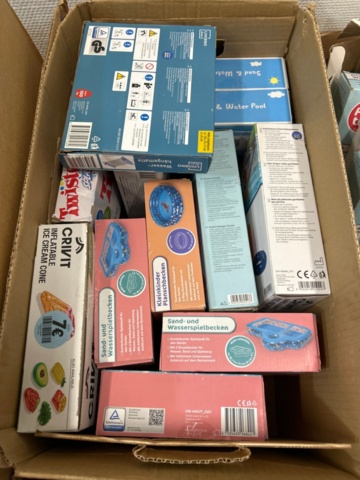 1436333-14 Lot of inflatable pools and swimming toys