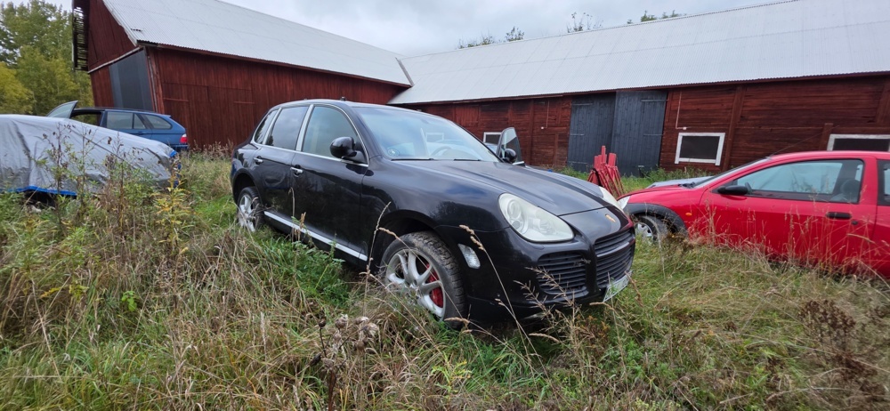 1320017-18 Porsche Cayenne Turbo TipTronic S, 450hp, 2004 (Repair item)