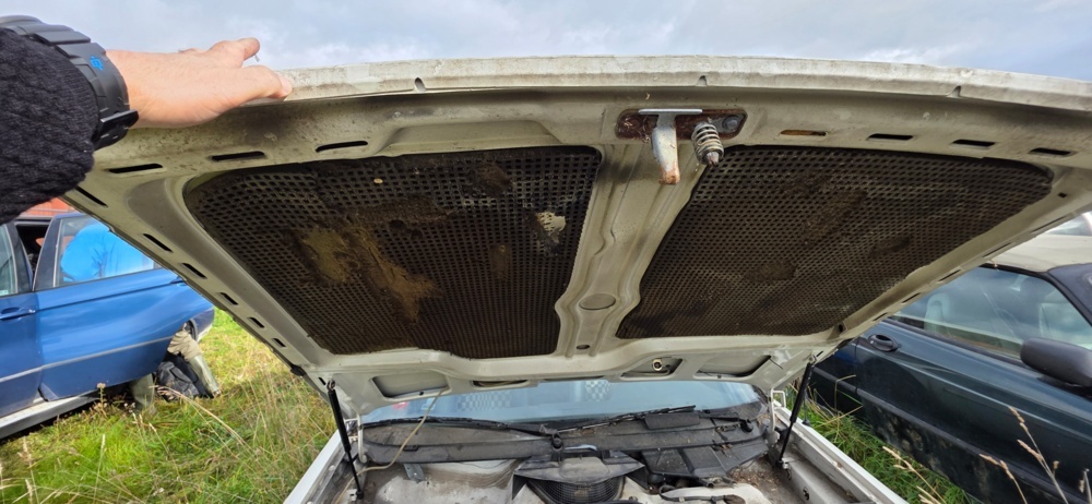 1320018-15 Porsche 944 Manuell, 163hk, 1983 (Reparationsobjekt)