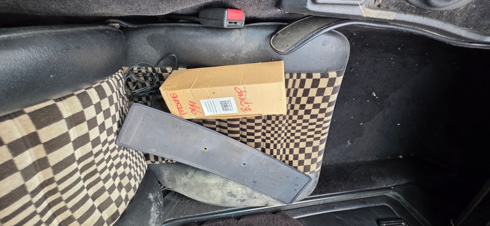 1320018-21 Porsche 944 Manuell, 163hk, 1983 (Reparationsobjekt)