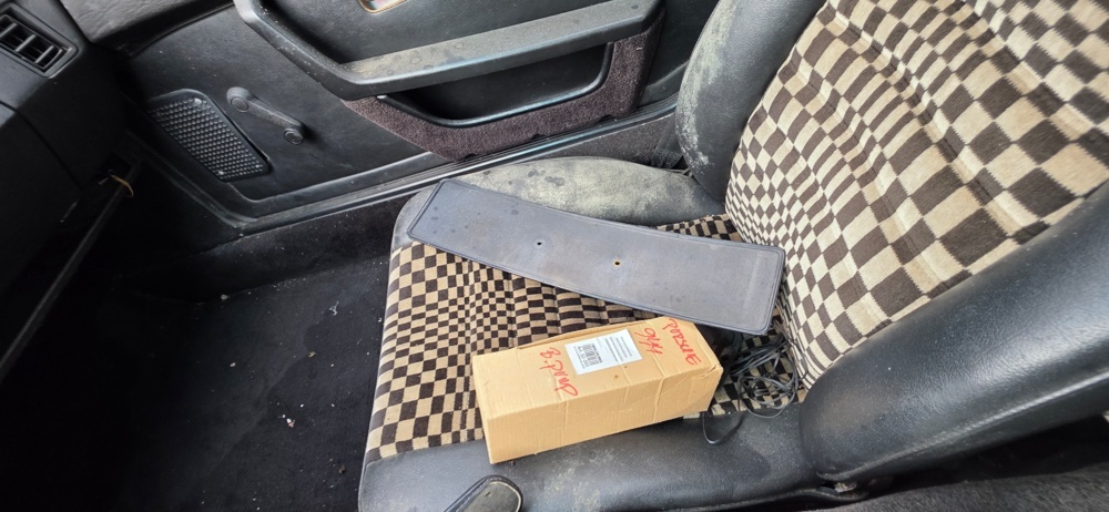 1320018-22 Porsche 944 Manuell, 163hk, 1983 (Reparationsobjekt)