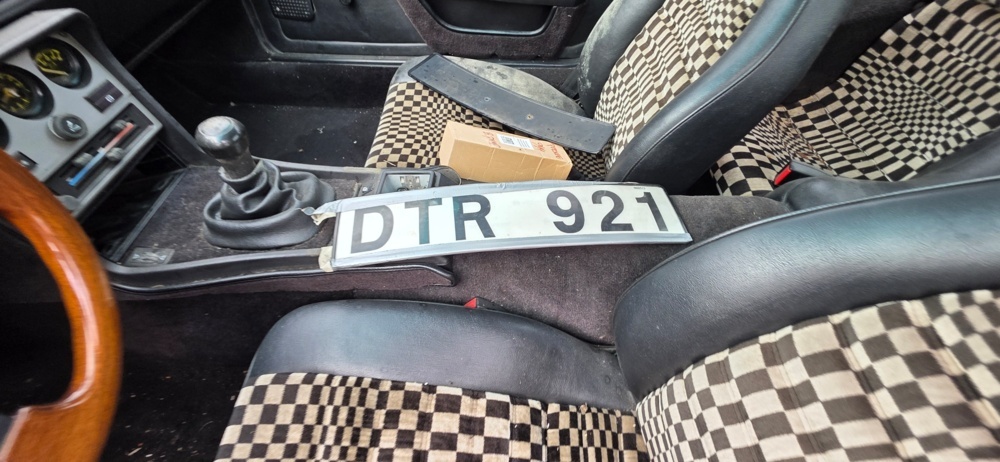 1320018-23 Porsche 944 Manuell, 163hk, 1983 (Reparationsobjekt)