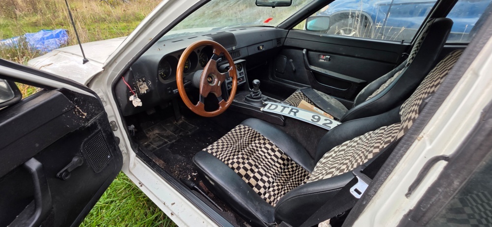 1320018-24 Porsche 944 Manuell, 163hk, 1983 (Reparationsobjekt)