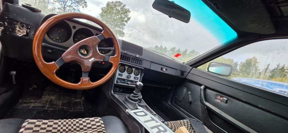 1320018-27 Porsche 944 Manuell, 163hk, 1983 (Reparationsobjekt)