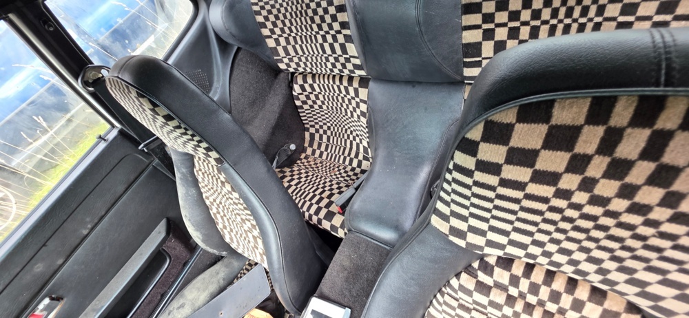 1320018-30 Porsche 944 Manuell, 163hk, 1983 (Reparationsobjekt)