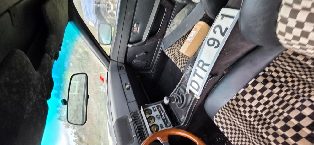 1320018-31 Porsche 944 Manuell, 163hk, 1983 (Reparationsobjekt)