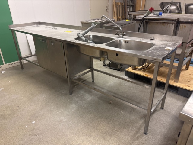 Sink with double bowls and cabinets - Hackman - PS Auction - We value ...
