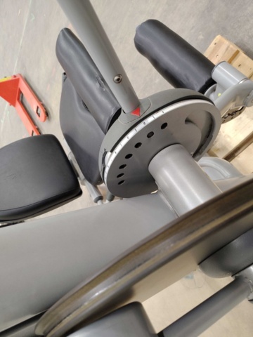 1448155-6 Bensträckningsmaskin, Technogym – justerbart säte, viktmagasin