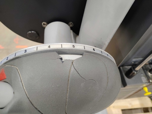 1448155-7 Bensträckningsmaskin, Technogym – justerbart säte, viktmagasin