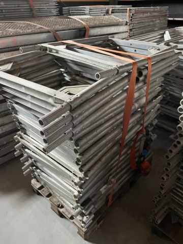 1421624-26 Monzon stor byggställning inkl tillbehör