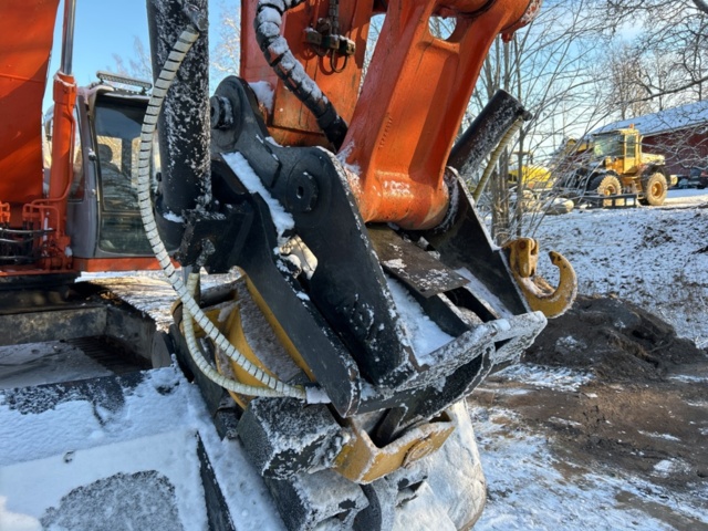 1430010-67 Crawler excavator with tiltrotator Hitachi EX255 -1999