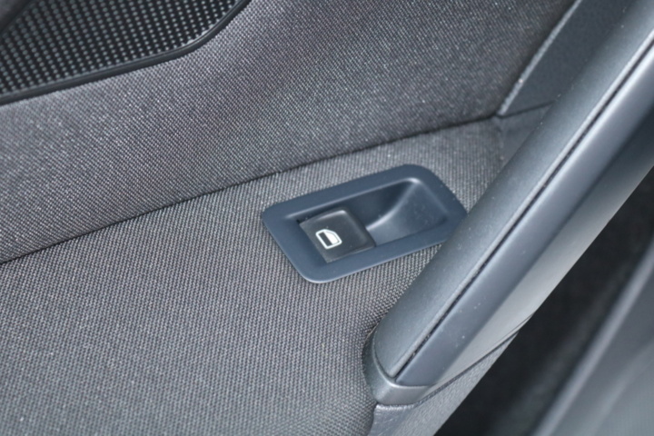 1416712-63 Volkswagen Golf Sportscombi 1.4 TGI. 2015