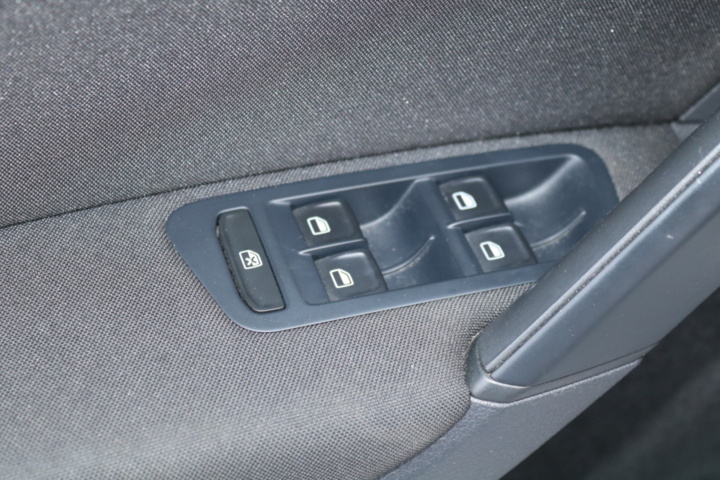 1416712-71 Volkswagen Golf Sportscombi 1.4 TGI. 2015