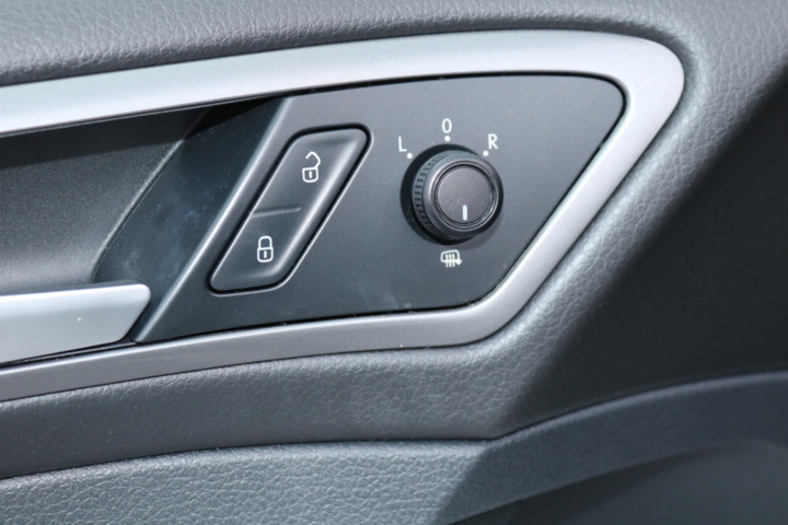 1416712-72 Volkswagen Golf Sportscombi 1.4 TGI. 2015