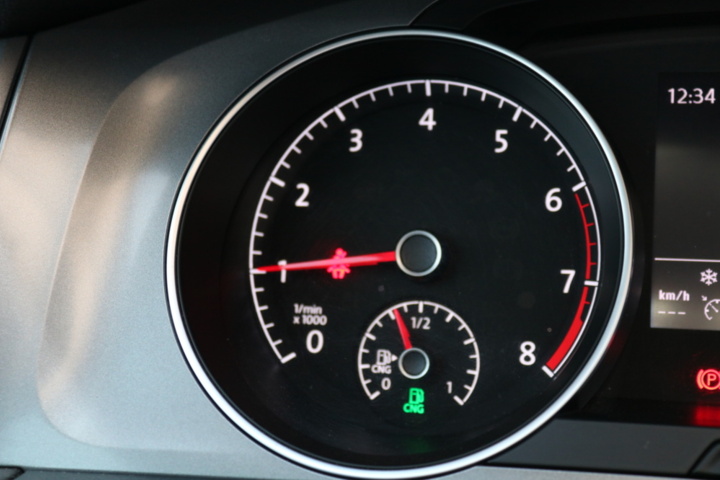 1416712-83 Volkswagen Golf Sportscombi 1.4 TGI. 2015