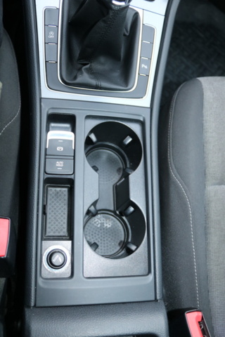 1416712-92 Volkswagen Golf Sportscombi 1.4 TGI. 2015