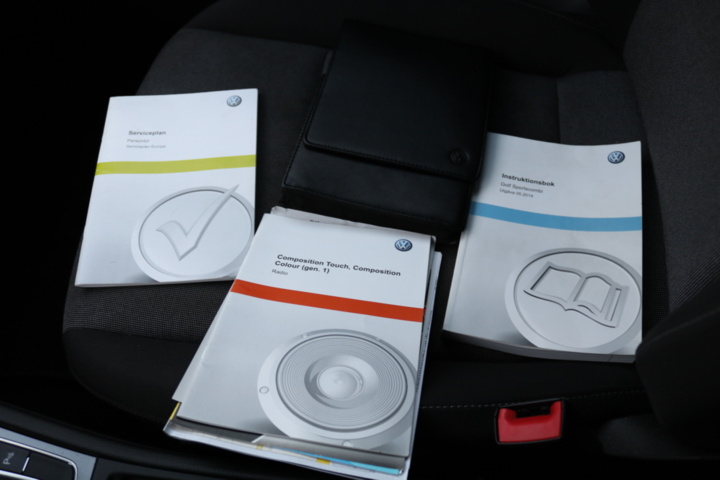 1416712-94 Volkswagen Golf Sportscombi 1.4 TGI. 2015