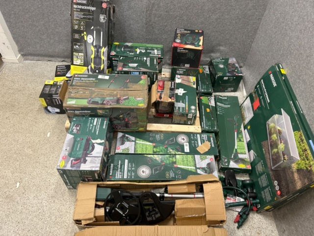 1436456-1 Samlinng med ca 20 maskiner och trädgårdstillbehör