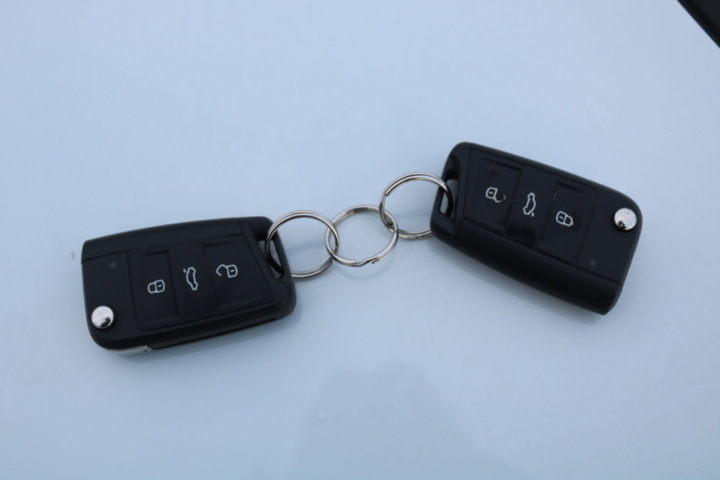 1416712-109 Volkswagen Golf Sportscombi 1.4 TGI. 2015