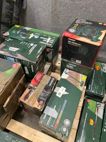 1436456-5 Samlinng med ca 20 maskiner och trädgårdstillbehör