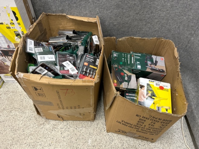 1436456-12 Samlinng med ca 20 maskiner och trädgårdstillbehör