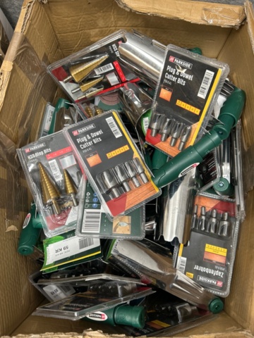 1436456-13 Samlinng med ca 20 maskiner och trädgårdstillbehör