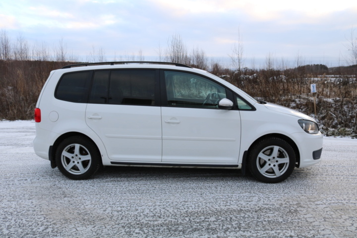 1416713-5 Volkswagen Touran 5-sätes 1.4 TGI EcoFuel DSG. 2013