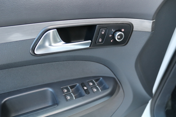 1416713-73 Volkswagen Touran 5-sätes 1.4 TGI EcoFuel DSG. 2013