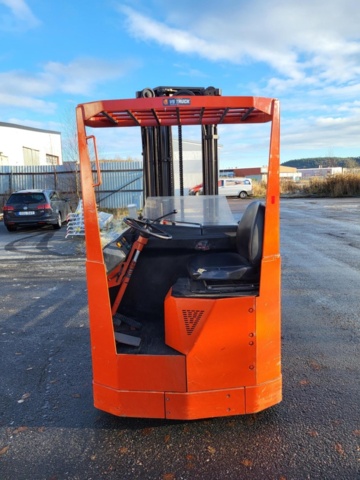 1343767-2 BT Reachtruck RT 1350 E/12 including charger