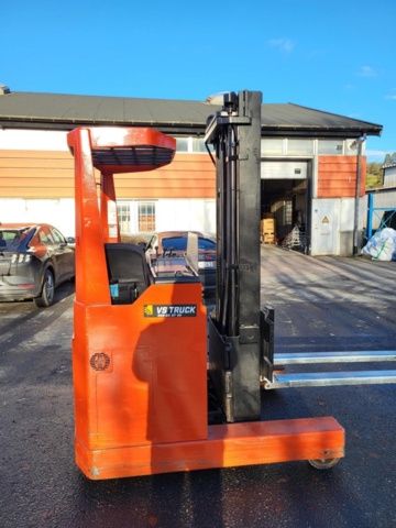 1343767-3 BT Reachtruck RT 1350 E/12 including charger