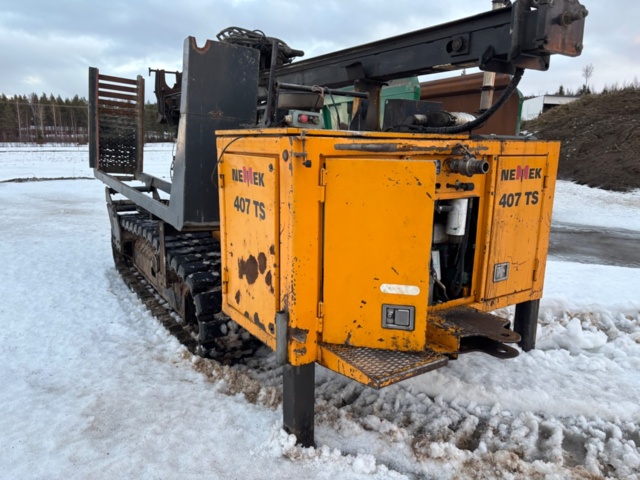 1416715-18 Borrigg. Borr och borrvagn Nemek 407 TS