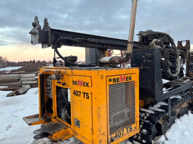 1416715-33 Borrigg. Borr och borrvagn Nemek 407 TS