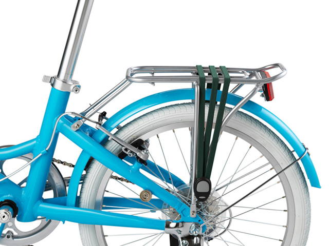 1379010-6 Bicycle accessories, approximately 9,000 pieces – lighting, bags, bells, pumps, etc.