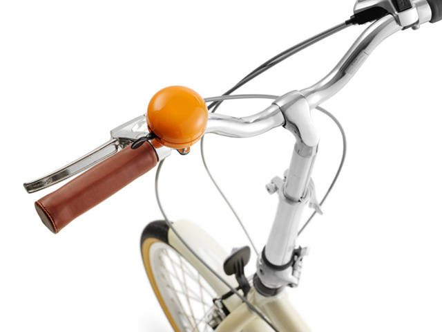 1379010-8 Bicycle accessories, approximately 9,000 pieces – lighting, bags, bells, pumps, etc.