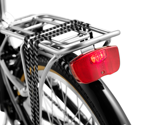 1379010-9 Bicycle accessories, approximately 9,000 pieces – lighting, bags, bells, pumps, etc.