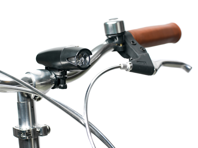 1379010-10 Bicycle accessories, approximately 9,000 pieces – lighting, bags, bells, pumps, etc.