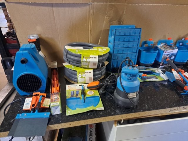 1272107-2 Stort parti med blandade Gardena objekt