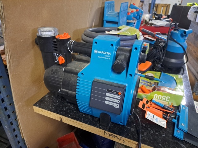 1272107-3 Stort parti med blandade Gardena objekt