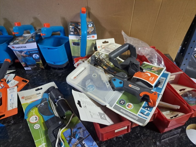 1272107-5 Stort parti med blandade Gardena objekt