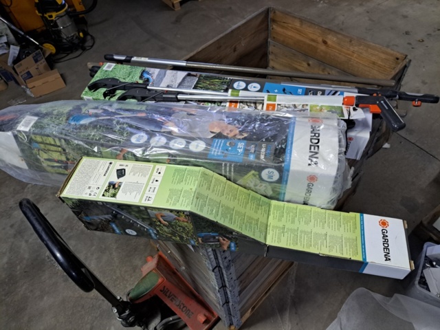 1272107-9 Stort parti med blandade Gardena objekt