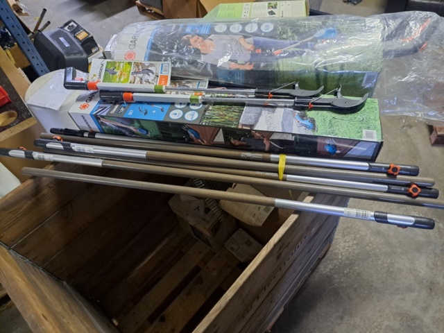 1272107-10 Stort parti med blandade Gardena objekt