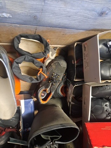 1272110-6 Pall med skor, blandade typer och storlekar