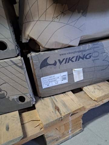 1272111-4 Pall med skor, blandade typer och storlekar