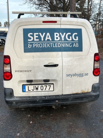 1423594-4 Peugeot Partner Van Utökad Last 1.6 BlueHDi Manuell, 99hk, 2016 (Reparationsobjekt)