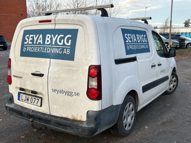 1423594-5 Peugeot Partner Van Utökad Last 1.6 BlueHDi Manuell, 99hk, 2016 (Reparationsobjekt)