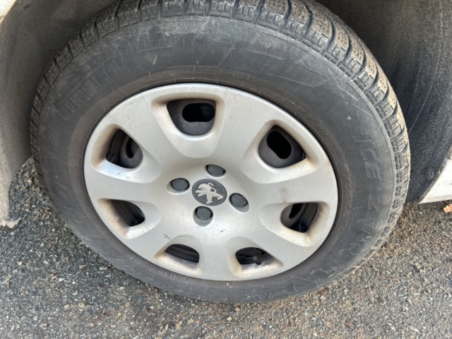 1423594-22 Peugeot Partner Van Utökad Last 1.6 BlueHDi Manuell, 99hk, 2016 (Reparationsobjekt)