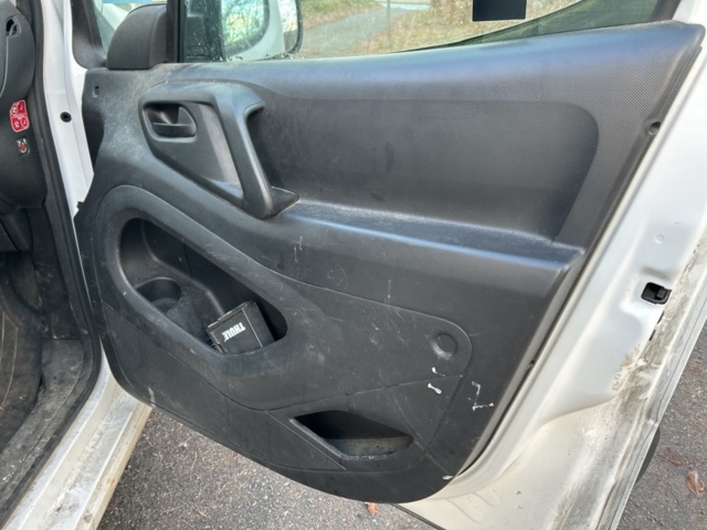 1423594-21 Peugeot Partner Van Utökad Last 1.6 BlueHDi Manuell, 99hk, 2016 (Reparationsobjekt)