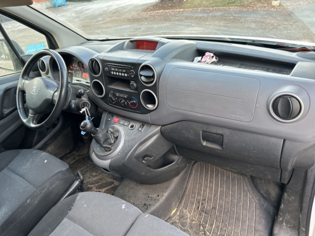 1423594-20 Peugeot Partner Van Utökad Last 1.6 BlueHDi Manuell, 99hk, 2016 (Reparationsobjekt)